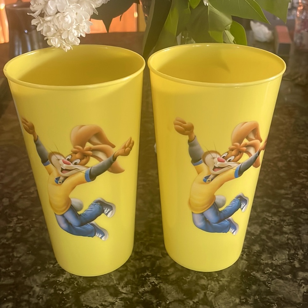 2 Nesquik Bunny Tall Plastic‎ Tumblers